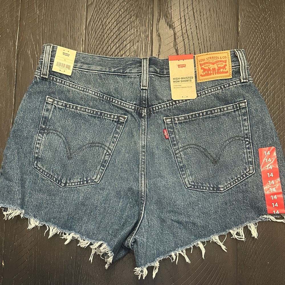 Levi’s High-Waist Mom Frayed Hem Denim Shorts - Blue - Picture 2 of 6